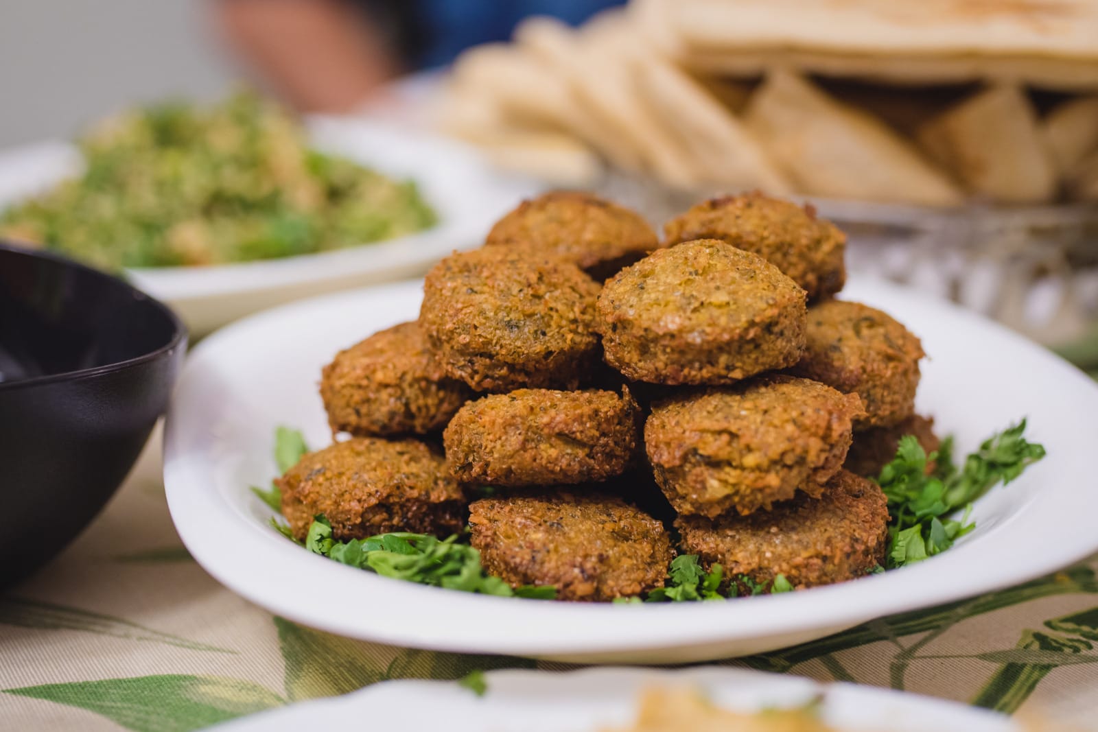 Menú completo de Zait con hummus, falafel y ensaladas